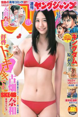 丰满的巨胸女老板娘